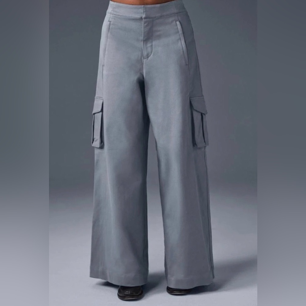 ALO Yoga “Show Off” Cargo Wide Leg Trouser - size L - new without tag